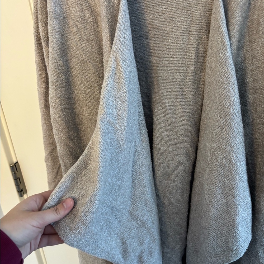 Barefoot Dreams Open Front CozyChicLite Island Wrap - Picture 8 of 11